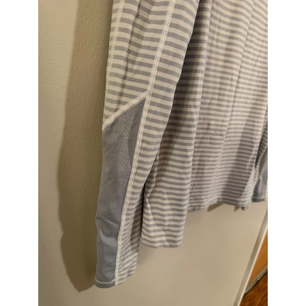 Lululemon V-Neck Long Sleeve Striped Running Top Grey White Mesh Panels - Picture 4 of 6